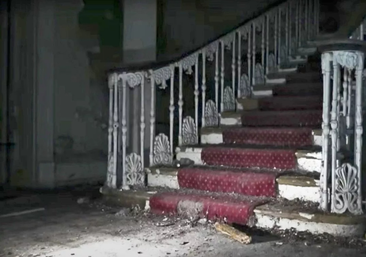 Мужчина решил посетить заброшенную больницу и сделал ужасную находку: что он там увидел